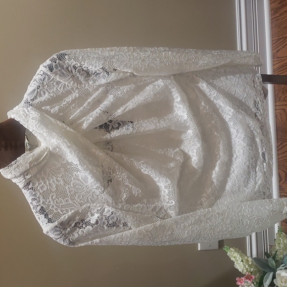 Elie Tahari Tops - Nwt Elie Tahari large lace top streachy